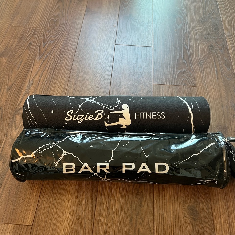 SuzieB Fitness Black Bar Pad